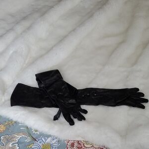 Elegant Black Leather Gloves..made In ITALY